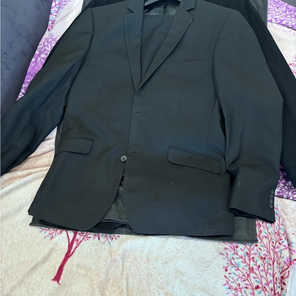 suit - Picture 2 of 4